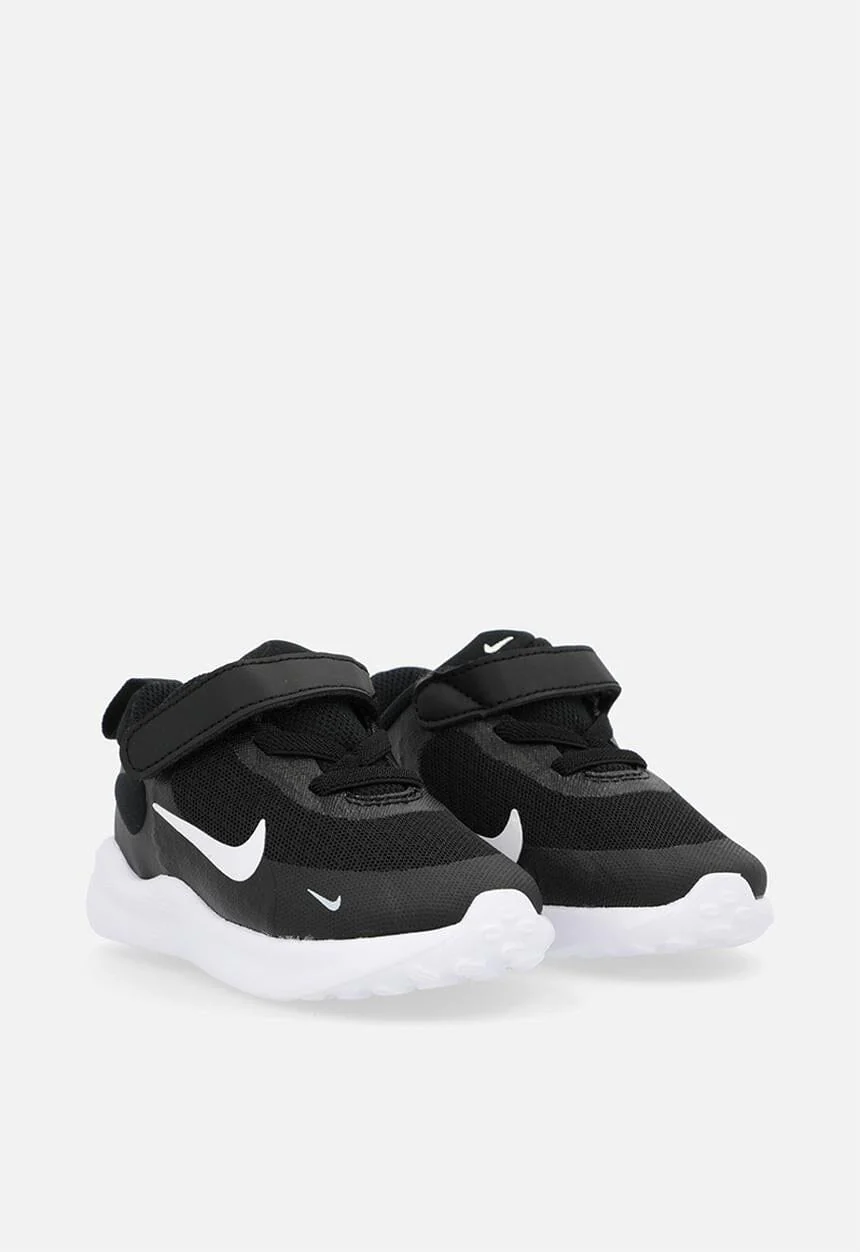 Nike Boys Revolution 7 Sneaker Black White